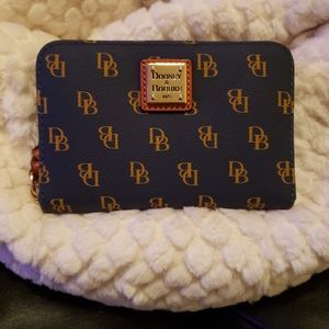 Dooney & Bourke wallet